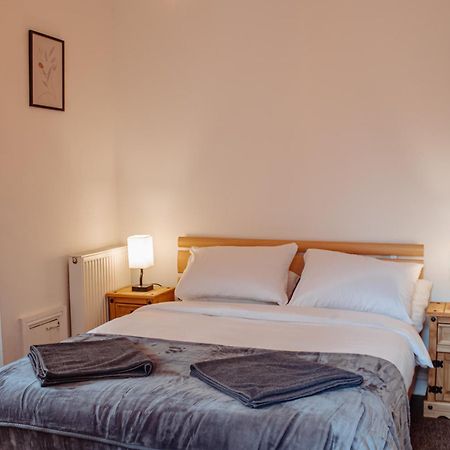 Spacious Flat With Free Parking Apartment Harrogate Luaran gambar
