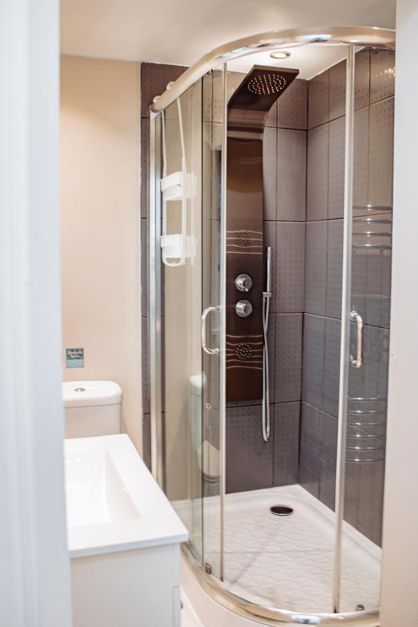 Spacious Flat With Free Parking Apartment Harrogate Luaran gambar